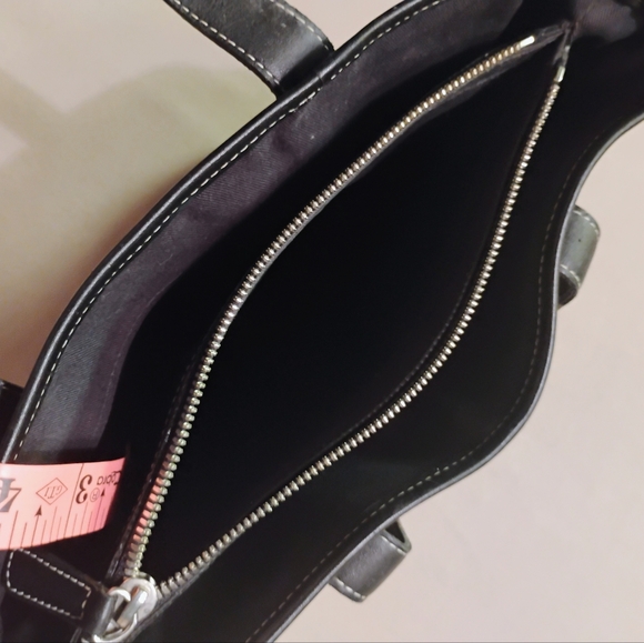 COACH SMALL BLACK LEATHER AND NYLON BAG - Picture 7 of 8